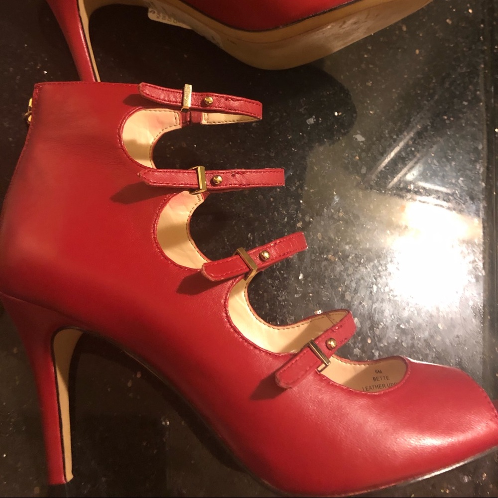 Karl Lagerfield gorgeous almost new